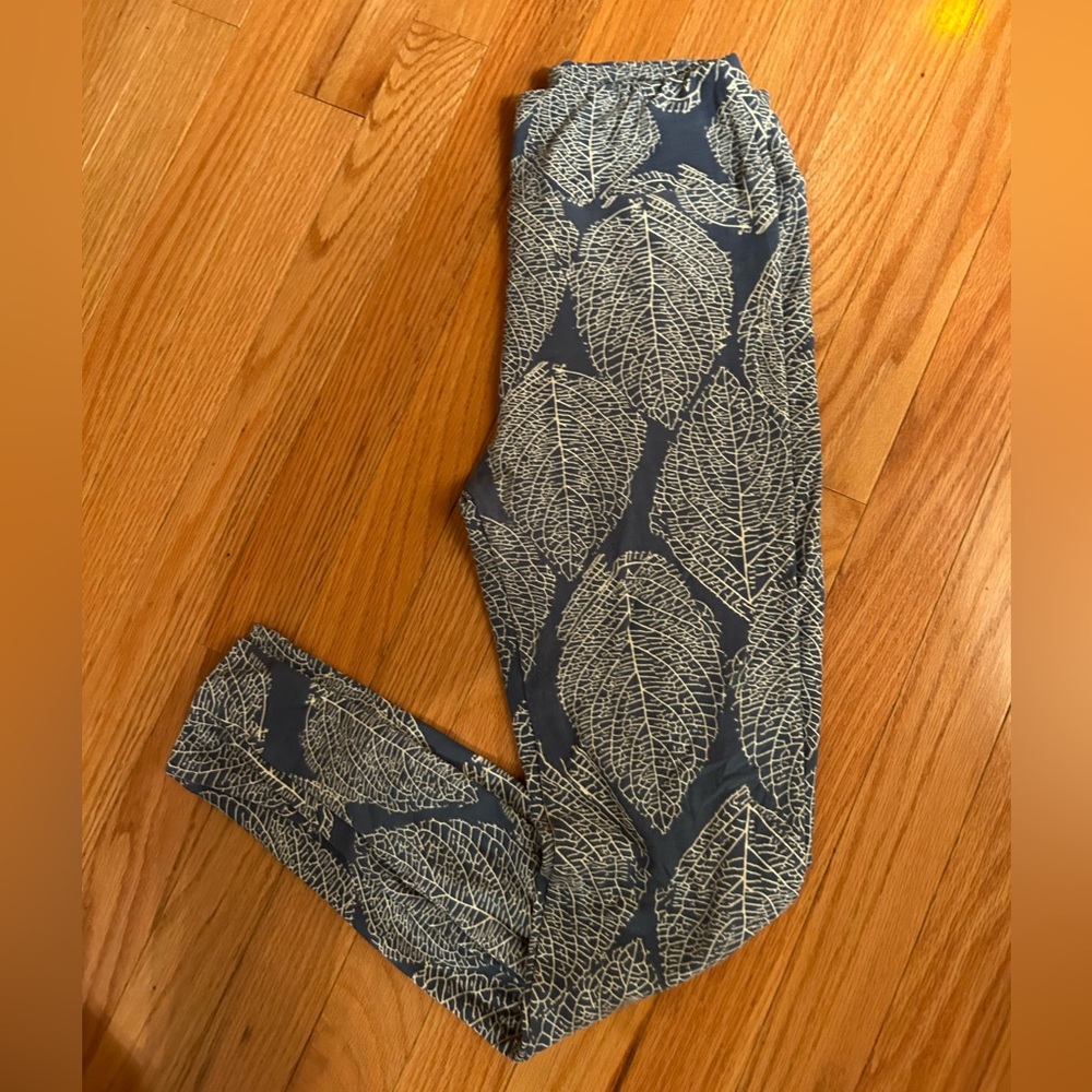 LuLaRoe leaf 🍁 leggings one size